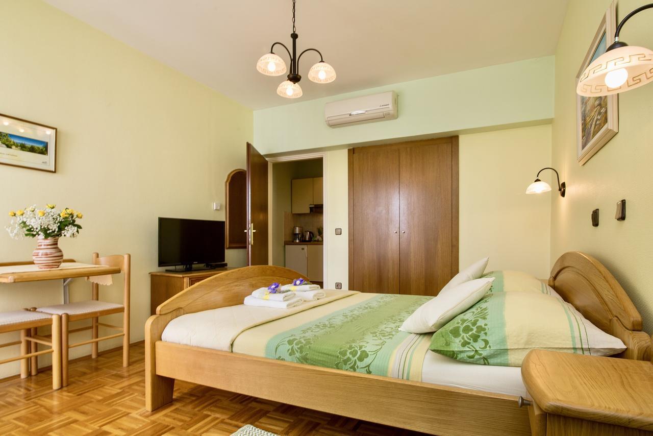 Pansion Adria Hotel Sveti Filip i Jakov Eksteriør billede